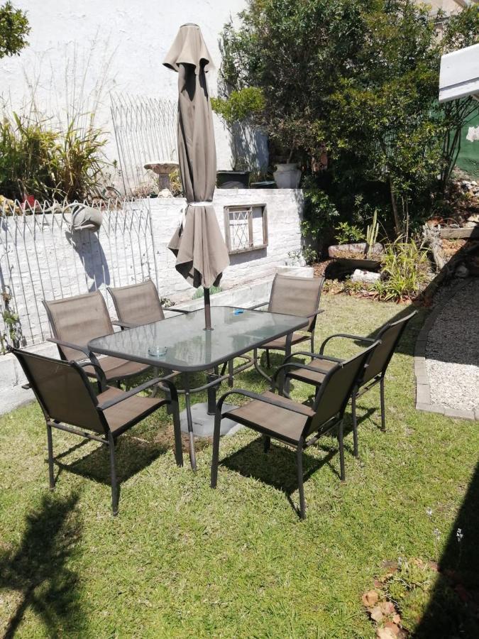 36 Mount Road Guesthouse And Self Catering Port Elizabeth Esterno foto